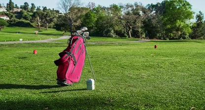 KVV Lightweight Golf Stand Bag with 7 Way Full-Length Dividers, 5 Zippered Pockets, Automatically Adjustable Dual Straps，Elegant Design - color: Shocking Pink